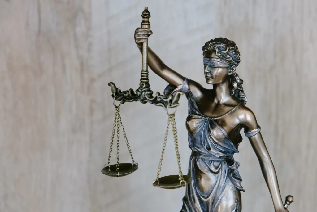 A small status depicting Lady Justice